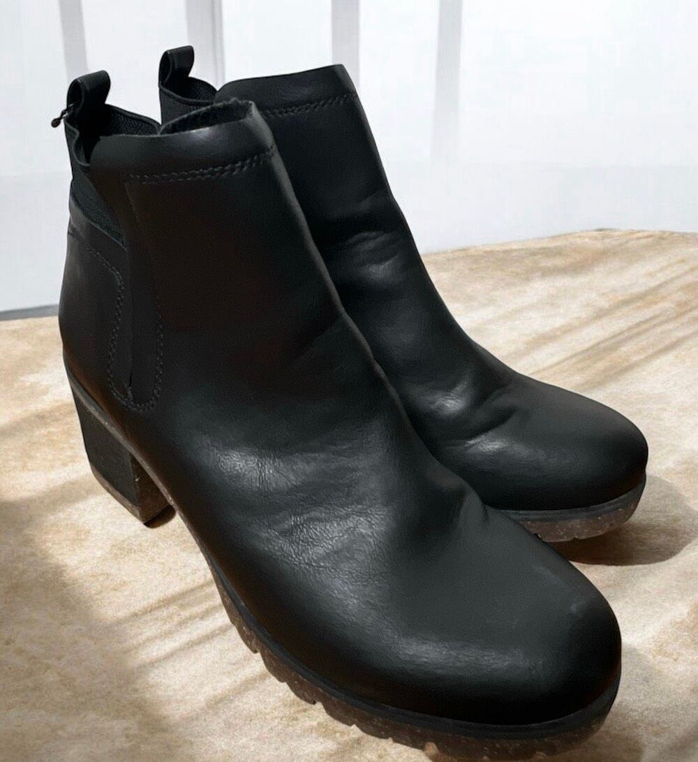 KORKS Elsie Ankle Lug Boots Black Size 9.5M